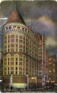 Mestna ječa in stavba kriminalnega sodišča v New Yorku (The Tombs and Criminal Court Building) leta 1910.