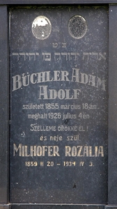 Büchler Ádám Adolf
<br />született 1855 marcius 18án
<br />meghalt 1926 julius 4én
<br />
<br />Szelleme örökké el!
<br />
<br />és neje szül. Milhofer Rozália
<br />1859. II. 20.-1934. IV. 3.