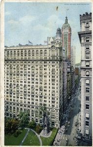 Slovenska izseljenka je prijateljici na Kranjsko poslala razglednico (1910) z motivom Broadwaya in Trinity Buildinga (zgrajen v letih 1904-1907).