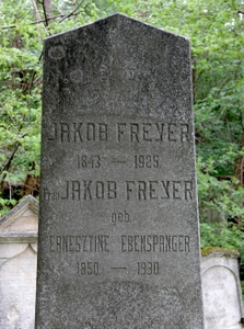 Jakob Freyer
<br />1843-1925
<br />
<br />Frau Jakob Freyer
<br />geb. Ernesztine Ebenspanger
<br />1850-1930.