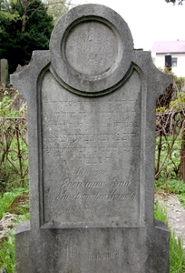 Itt nyugszik
<br />Freisager Lina
<br />ferj. Maschanczker Bernátné
<br />meghalt 1882 junius 3.
<br />élte 40. évében.
<br />
<br />Béke hamvaira!
