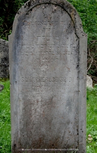 Itt nyugszik
<br />Schacherlsz Szidi
<br />meghalt 1879 okt. 28 én
<br />élte 16 ik évében
<br />
<br />Béke hamvaira