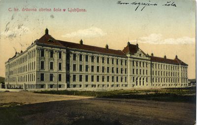 Ljubljana je bila tudi šolsko središče. Stavba cesarsko-kraljeve državne obrtne šole je bila zgrajena leta 1911.