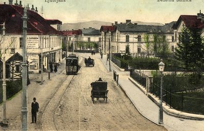 Pogled proti bolnišničnemu delu mesta na začetku Zaloške ceste.