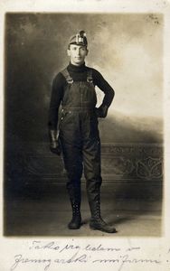 » Tako izgledam v premogarski uniformi! « je zapisal Janko Š. učiteljici Mariji Č. v Lonjer pri Trstu, 1914 (Sweetwater, Wyoming).