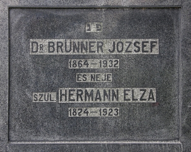 Dr Brünner József
<br />1864-1932
<br />és neje
<br />szül. Hermann Elza
<br />1874-1923