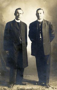 Slovenski in tirolski duhovnik v Ameriki, 1911 (New Hradec, Severna Dakota).